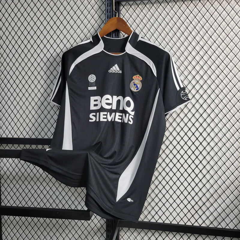 Camisa Retrô Real Madrid 2006/07 Away